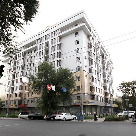 Oscar'S Apartments Bishkek Exteriör bild
